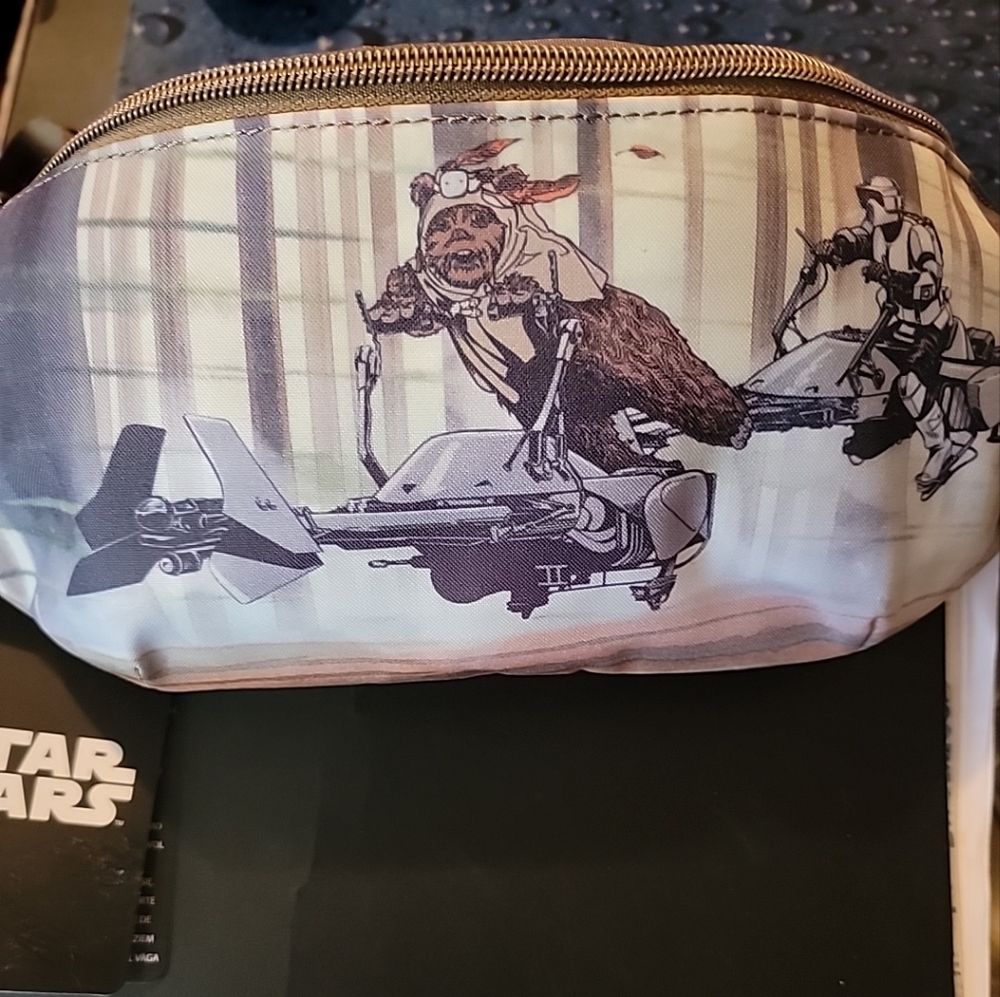 Disney,Funko, and Lucas Film Star Wars Fanny pack multicolor made in China NWT - Picture 5 of 9